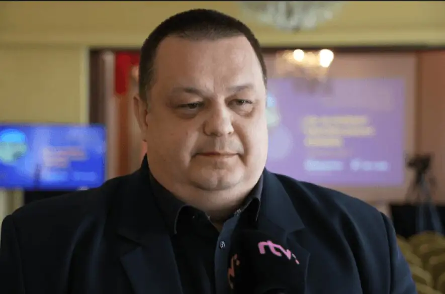 SNS žiada odstúpenie hlavného hygienika Jána Mikasa