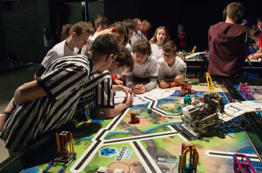 Na Prírodovedeckej fakulte UPJŠ v Košiciach sa bude zajtra konať regionálne kolo FIRST LEGO League
