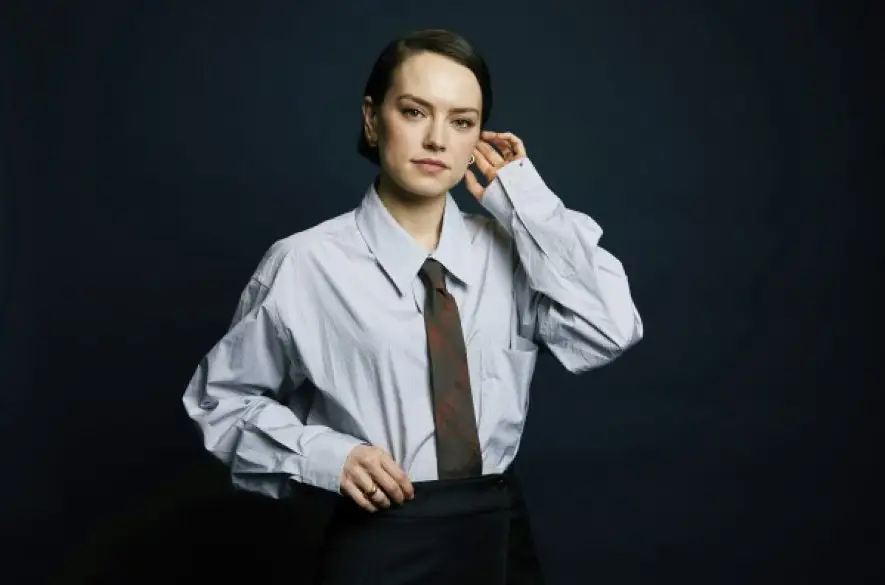 Britská herečka Daisy Ridley je nadšená z toho, že bude opäť hrať Rey a tiež z toho, ako pozitívne ju fanúšikovia v tejto role prijali