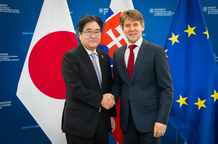 Spolupráca Slovenska s Japonskom bude intenzívnejšia. Štátny tajomník SR Eštok prijal veľvyslanca Japonska Yasuhira Kawakamiho