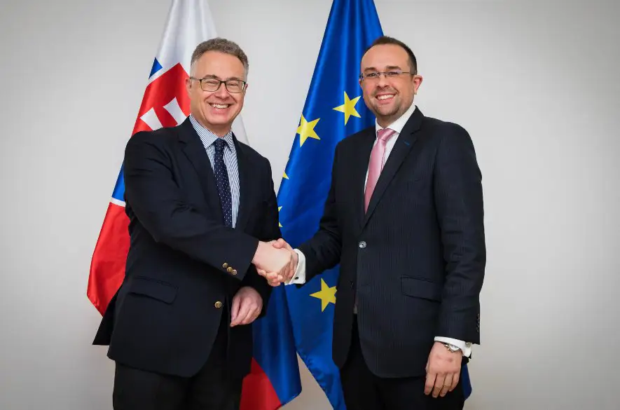 Využime potenciál Slovákov žijúcich vo Veľkej Británii, vyzval štátny tajomník Rastislav Chovanec po stretnutí s britským veľvyslancom