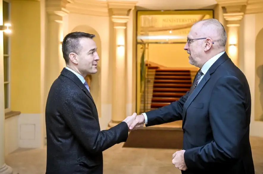 Čo spája vo vzdelávaní krajiny V4? Podobné problémy...  Minister Drucker ich v Prahe pomenoval