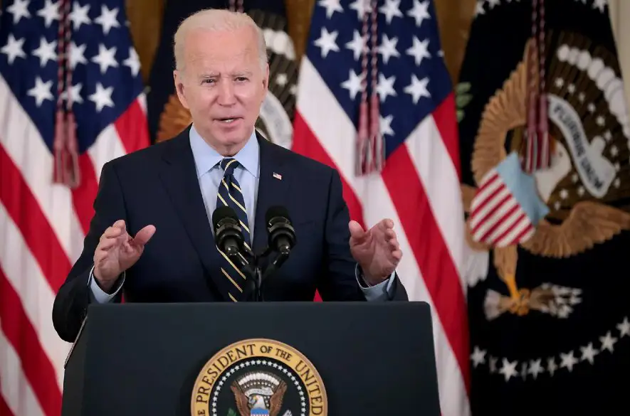 Americký prezident Biden je ochotný osobne diskutovať o pomoci Ukrajine s najvyšším predstaviteľom republikánskej snemovne