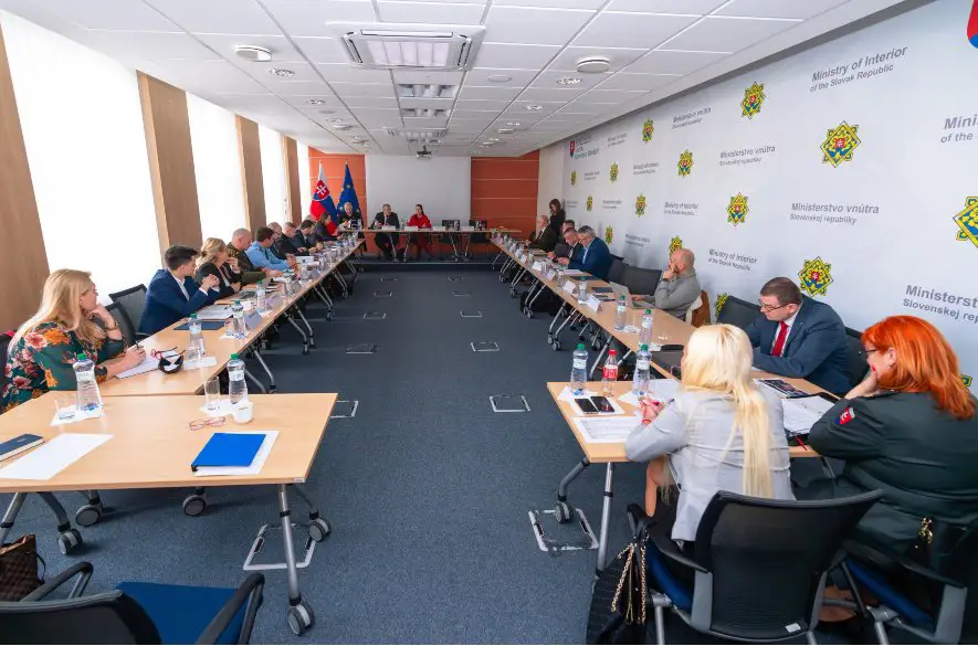 Rada vlády pre prevenciu kriminality schválila plán úloh na rok 2024. Zaoberať sa budú aj útokmi na školách