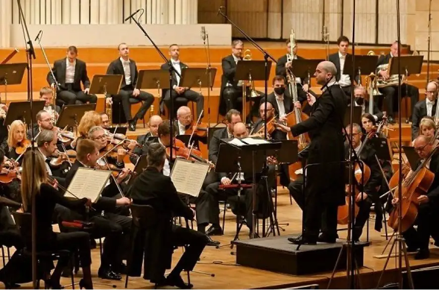 Symfonický orchester Slovenského rozhlasu prináša 6. abonentný koncert 95. sezóny. Príďte si ho užiť naživo do Rádia Devín!
