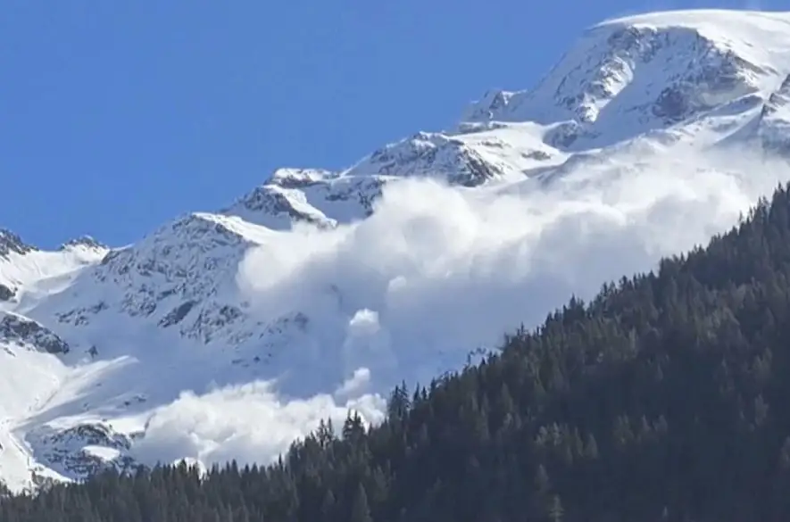 Kvôli teplému počasiu sú hory nebezpečnejšie: Záchranári varujú pred výskytom mokrých lavín