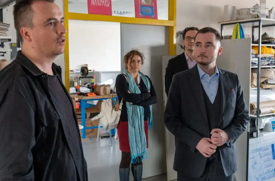 Vysoká škola výtvarných umení je unikát. Rezort školstva jej pomôže pri zatraktívnení priestorov, hovorí štátny tajomník Zsembera