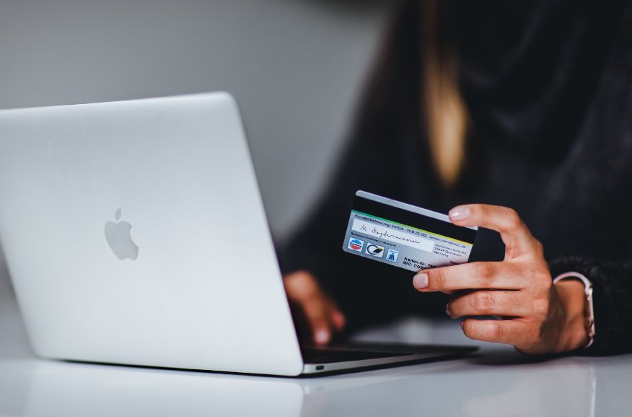 Sociálne siete a nákupy. Ako nenaletieť? Internetové podvody vás môžu vyjsť draho!