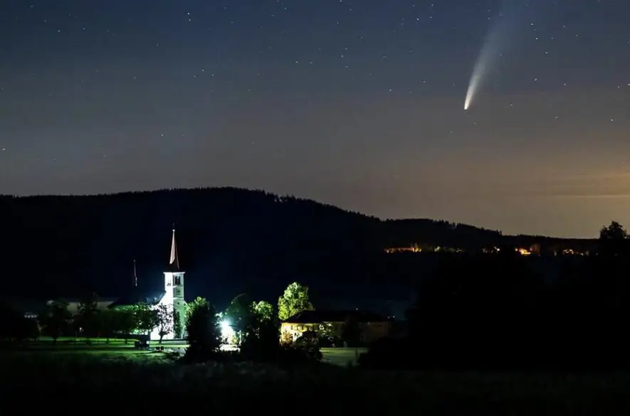 Nad Slovenskom sa budú dať pozorovať dve kométy. Jedna z nich bude koncom marca viditeľná aj voľným okom