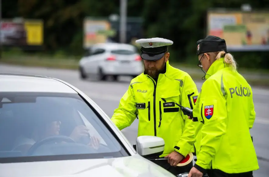 Alkohol za volant nepatrí! Polícia zadržala podgurážených vodičov a cyklistov na cestách v Žilinskom kraji