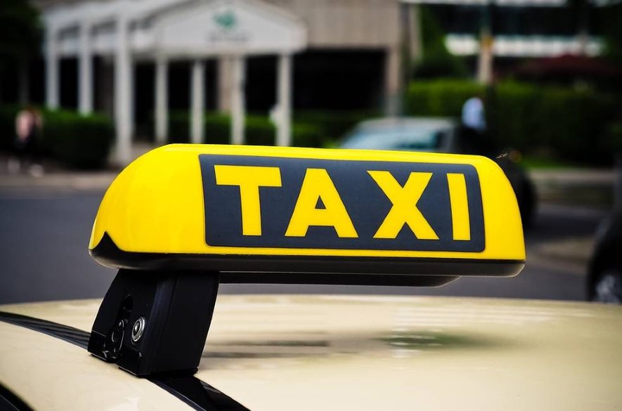 Taxikár pod vplyvom alkoholu jazdil v Prešove po strede cesty