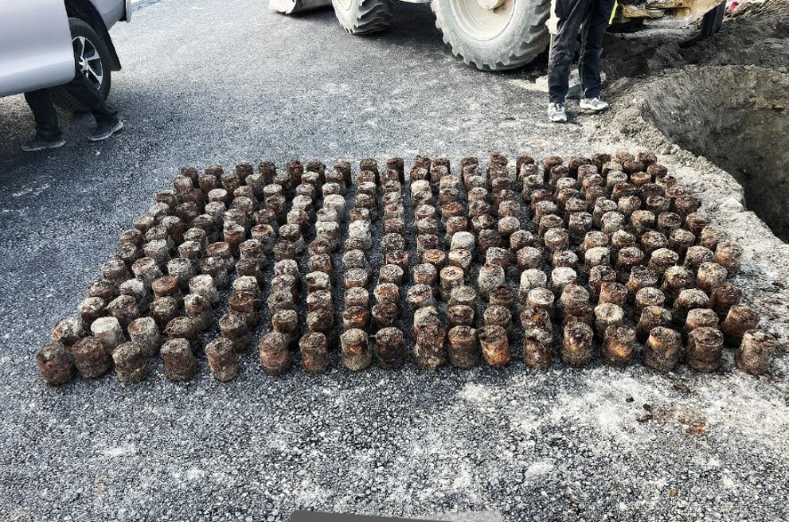 Pri výkopových prácach v Petržalke bolo nájdených niekoľko stoviek kusov vojenskej munície