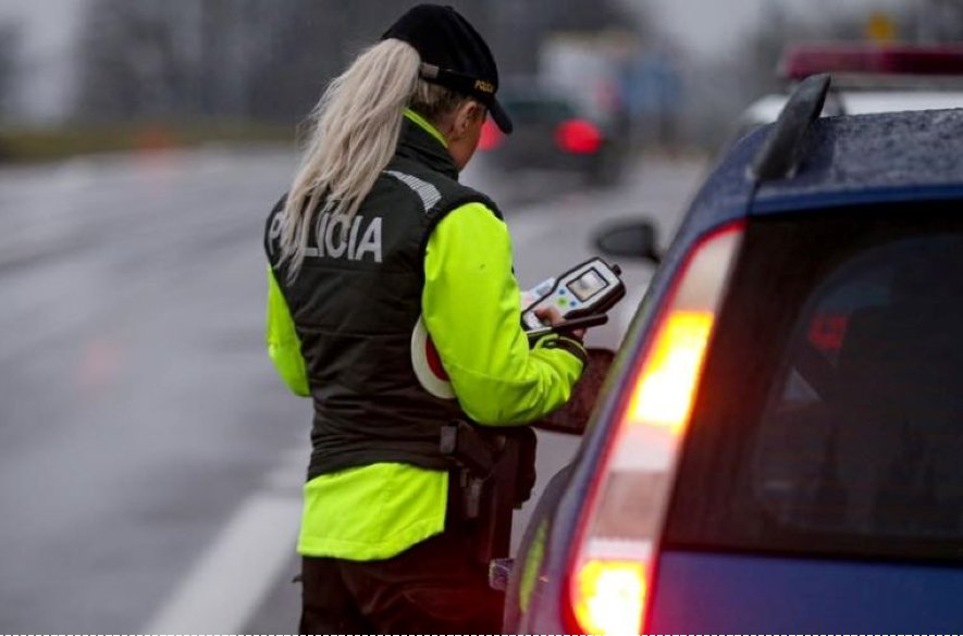Polícia zadržala muža porušujúceho pravidlá cestnej premávky. Zistili u neho požitie alkoholu