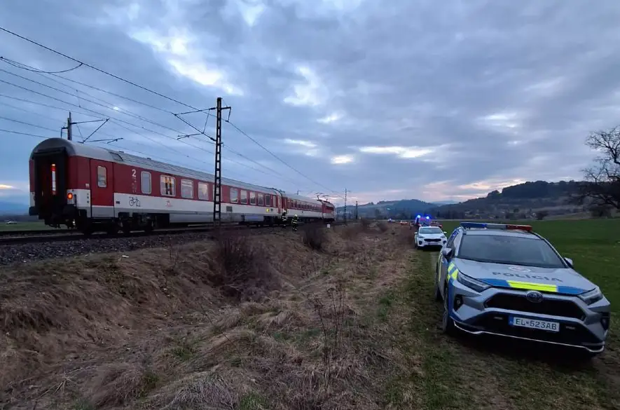 Vlak zrazil dve osoby pri obci Beňadiková v okrese Liptovský Mikuláš