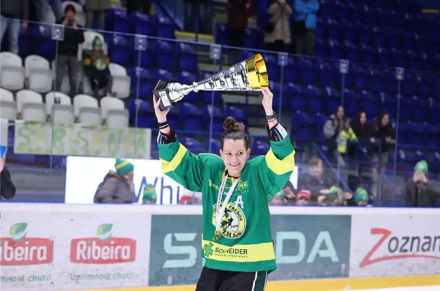 TITUL: Ženský hokej ovládla Šarišanka Prešov, bez prehry v celej sezóne!