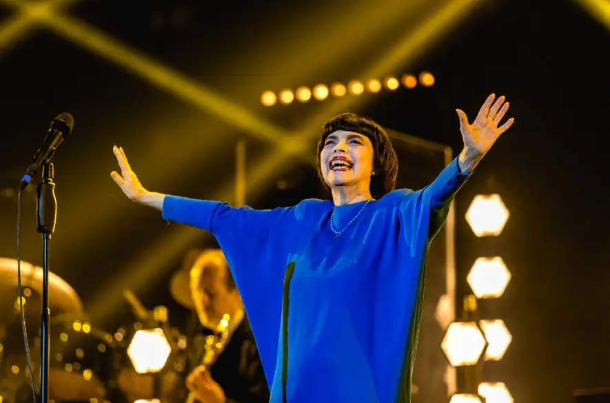 Mireille Mathieu oslávi na svetovom turné „60 rokov lásky“ a nevynechá ani Bratislavu!