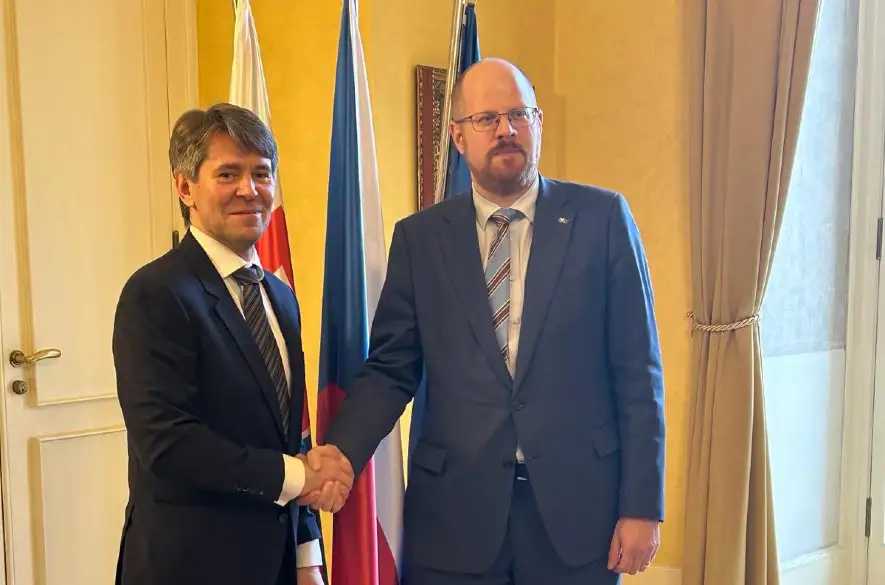 Štátny tajomník M. Eštok na rokovaní v Prahe: Aj keď sa celkom nezhodujeme vo všetkých otázkach, naša vzájomná koordinácia na pôde Európskej únie pretrváva