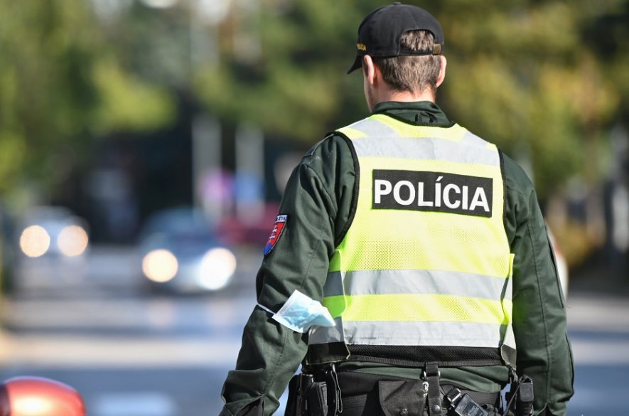 Vážna dopravná nehoda v Terchovej. V aute s vodičom sedelo ďalších 6 ľudí