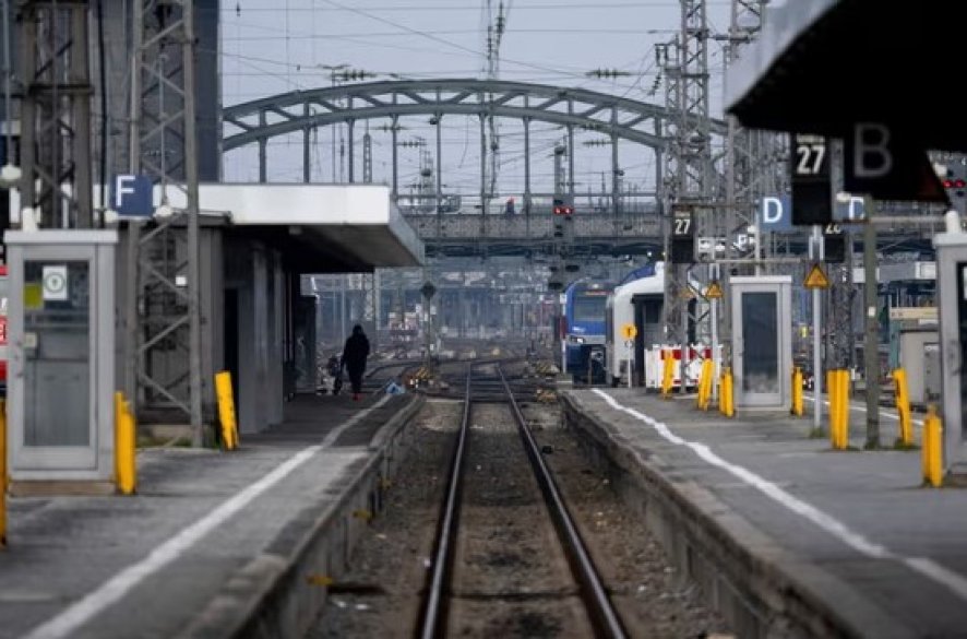 Nemecký železničný operátor DB sa obrátil na súd v snahe zastaviť štrajk železničných a leteckých spoločností