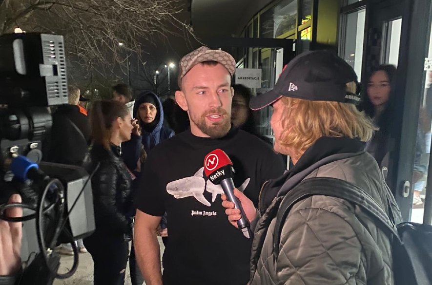 Noc plná prekvapení , zvratov,  veľkých víťazstiev aj ľudských skratov.  Aj taký bol Sobotný event RFA 15  ktorý potešil nás aj našich českých bratov.