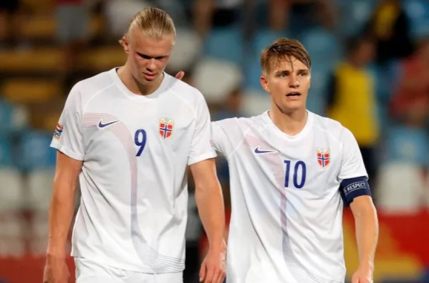V nominácii Nórska na zápas so Slovenskom figurujú Haaland aj Ödegaard