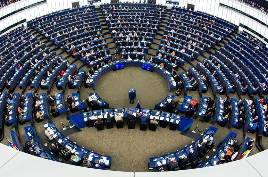 Európsky parlament prijal nové pravidlá na ochranu spotrebiteľov pred škodami. Chce tak zvýšiť efektivitu online nákupov