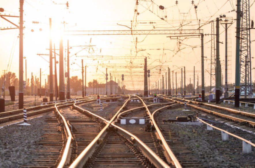 Poslanci Európskeho parlamentu navrhujú spôsoby, ako zabezpečiť lepšie riadenie kapacity železníc. V čom spočívajú?