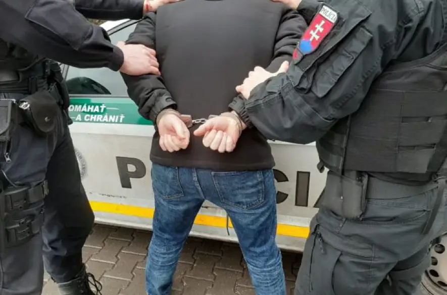 Prešovskí kriminalisti obvinili 30-ročného muža z drogovej trestnej činnosti. Díloval viac ako rok