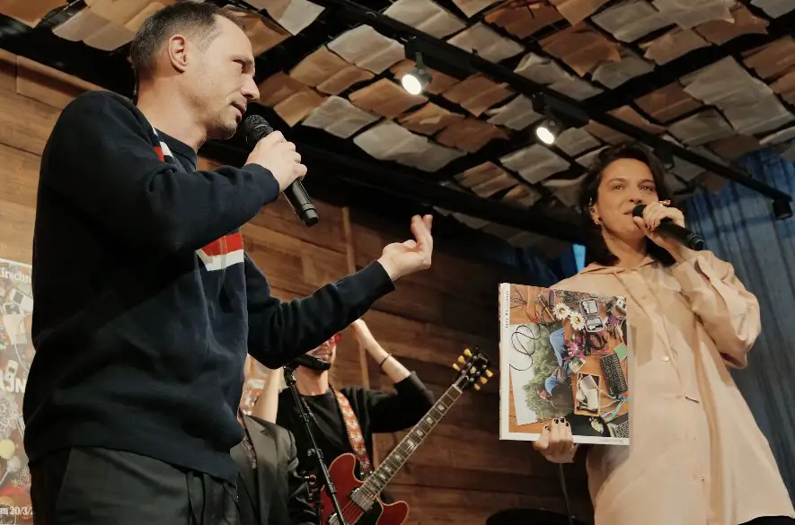 REPORTÁŽ: Jana Kirschner pokrstila nový album Obyčajnosti. Medzi jej fanúšikov patria Pyco, Matúš Vallo aj dcéra Petra Muka!