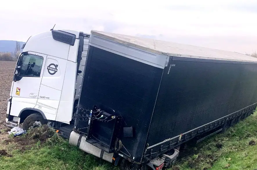 AKTUÁLNE: Na diaľnici D1 zišiel kamión z vozovky, na úseku treba byť obozretný