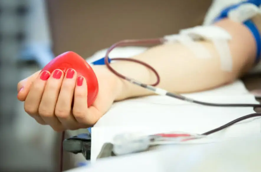 Krv môžu darovať aj alergici, no nesmú užívať lieky, upozorňuje transfúzna služba