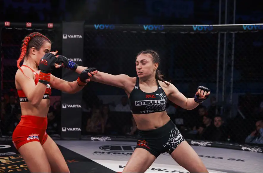 Bojuje proti influencerke, napriek tomu sa cíti ako outsiderka: MMA bojovníčka Mukhamed sľubuje tvrdú bitku