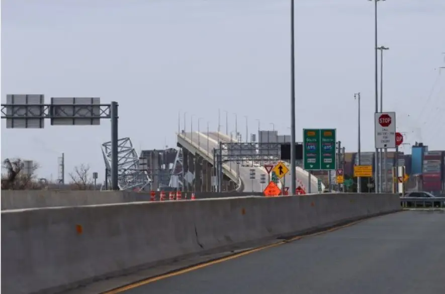 Nákladná loď strhla most v Marylande. Hlásia nezvestných aj zranených