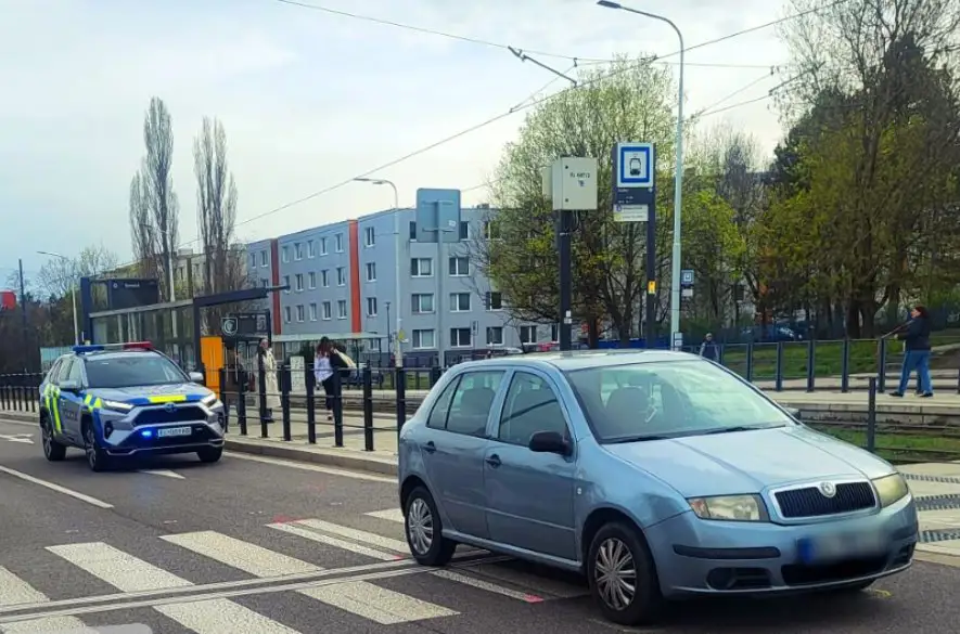 V Bratislave došlo k zrážke vozidla a 14-ročného dievčaťa. Prípadom sa zaoberá polícia