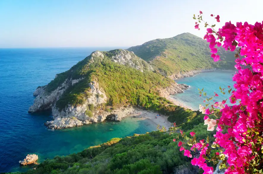 Korfu: Malebný, zelený grécky ostrov v Iónskom mori