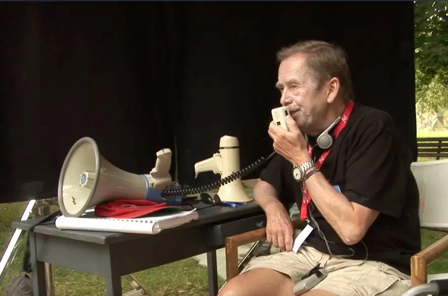 Pozrite si nový trailer dokumentárneho filmu Tady Havel, slyšíte mě?