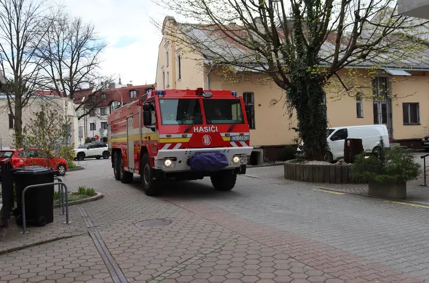 V obci Ivanovce došlo k požiaru nákladného vozidla. Polícia príčinu vzniku vyšetruje