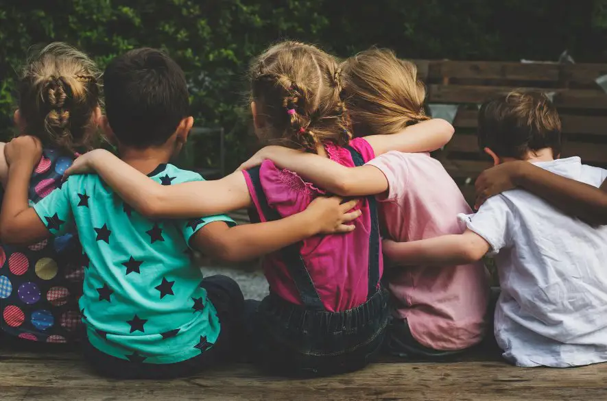 V detstve je to ľahšie: Ako deti rýchlo nájdu kamarátov a prečo je to v dospelosti ťažšie?