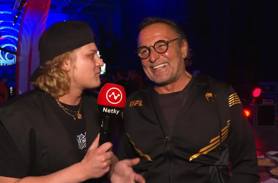 REPORTÁŽ: Známi slovenskí herci na Králi Ulice V! Pôjde nestarnúci Jozef Vajda do ringu?