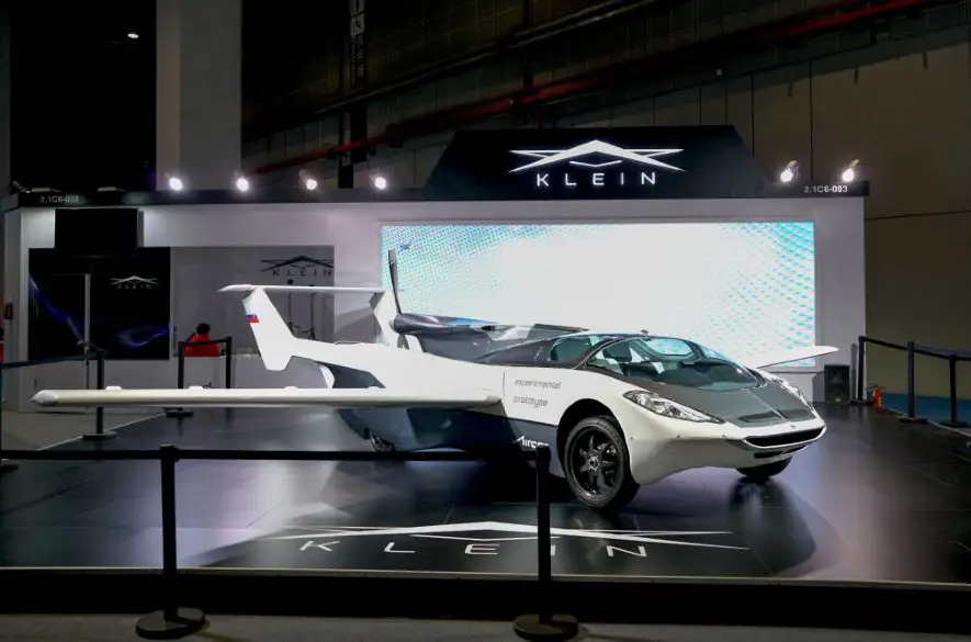 VIDEO: Čínska spoločnosť chce vyrábať lietajúce autá vyvinuté na Slovensku. Ide o budúcnosť automobilov?