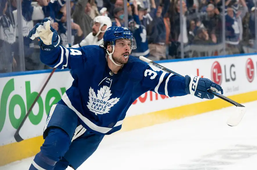 NHL: Matthews sa dotiahol na Ovečkina, Hertl prvýkrát nastúpil za Vegas