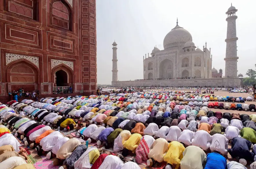Moslimovia na celom svete oslavujú sviatok íd al-fitr