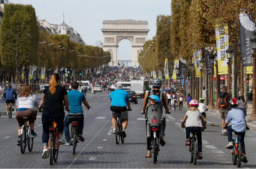 V Paríži je viac bicyklov ako áut, zistila štúdia. Podpísal sa pod to aj boj proti klimatickej zmene