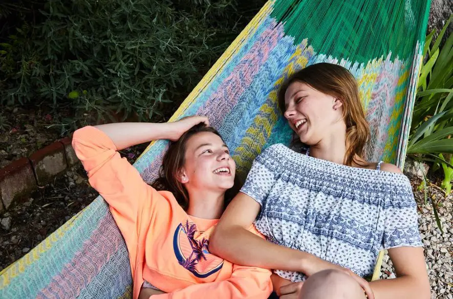 Ako nás formujú súrodenci? Brat či sestra na vedia pôsobiť na vývoj našej identity, rozhoduje vek aj pohlavie