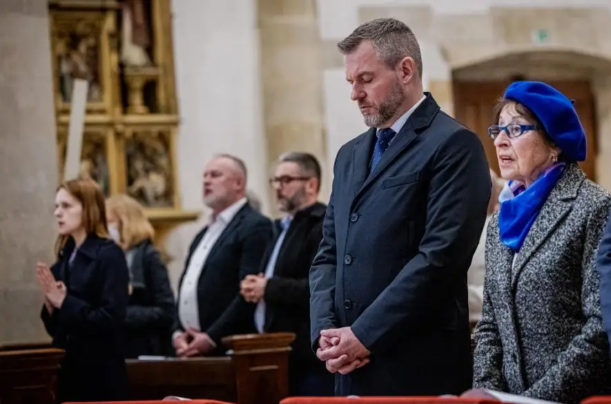 VIDEO: Modlitba za prezidenta. Čo naozaj dokáže zjednotiť Slovákov? (Komentár)