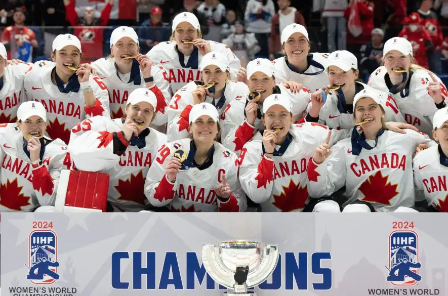 Kanadské hokejistky získali trinásty titul majsteriek sveta. Vo finálovom derby zdolali USA