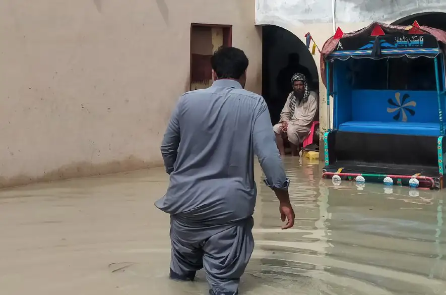 Silné dažde a povodne zabili v Pakistane najmenej 30 ľudí. Ďalší sú zranení