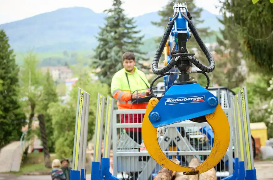 Lesáci v Banskej Štiavnici sa učia na super-moderných strojoch, využívajú aj lanovku