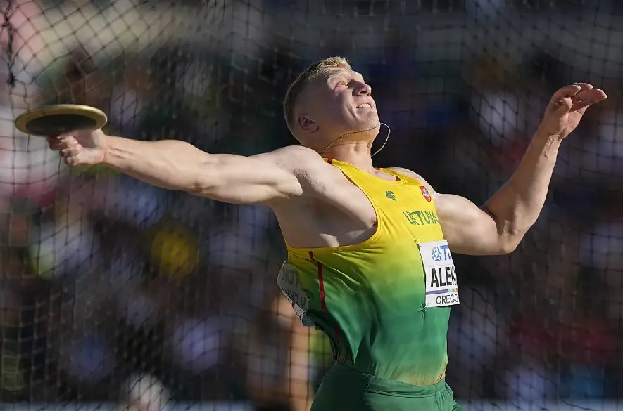 Litovský diskár prekonal najdlhší svetový rekord v atletike mužov. Aký je tak najnovší rekord?