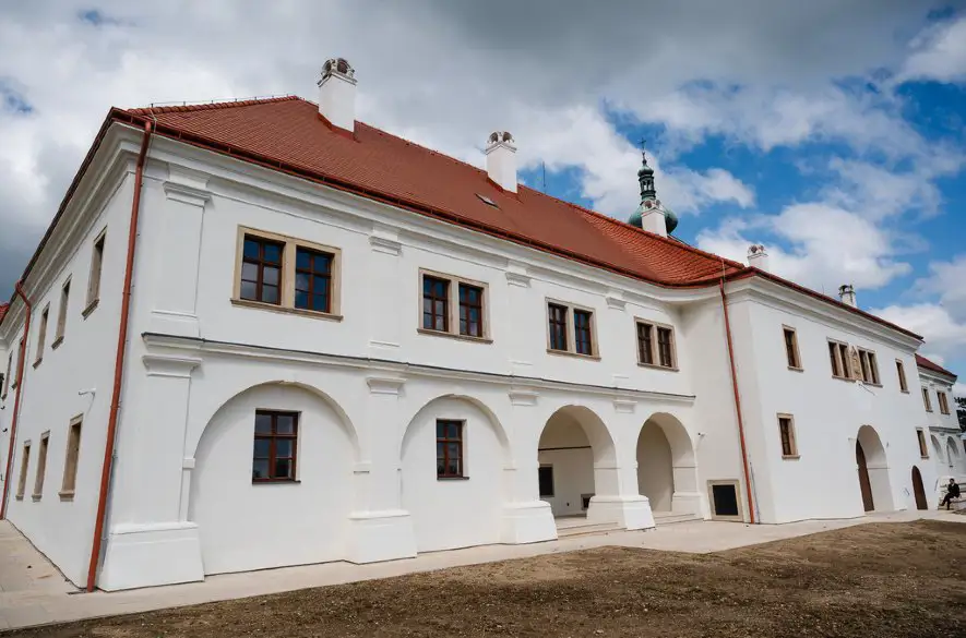 História v novom šate, ktorú musíte vidieť! Obec Čachtice okrem hradu pozýva aj do vynoveného Draškovičovho kaštieľa